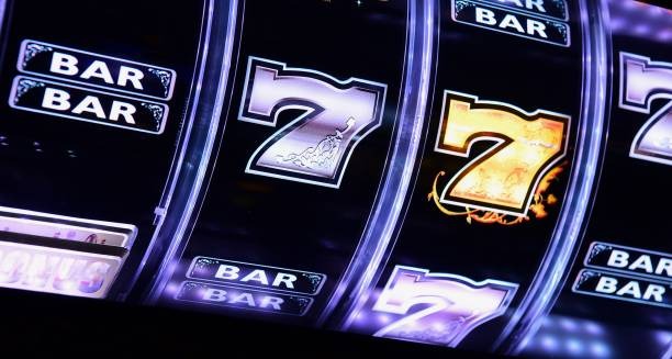 Teen Patti কার্ড হ্যান্ড ডিল করা হচ্ছে